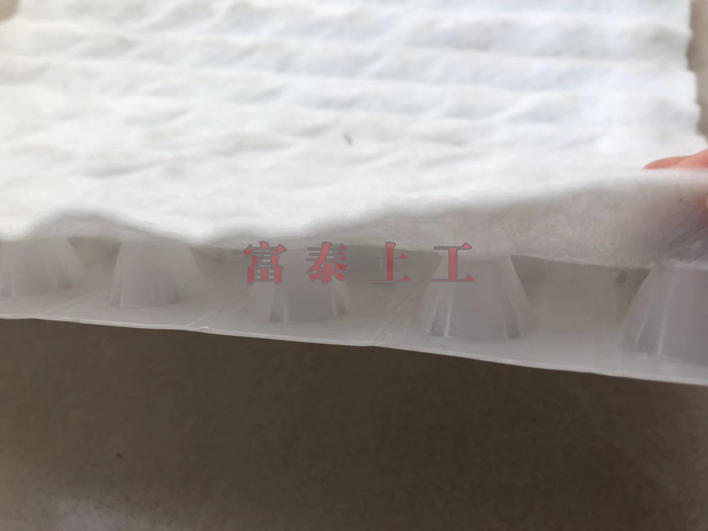 車(chē)庫頂板自粘布排水板
